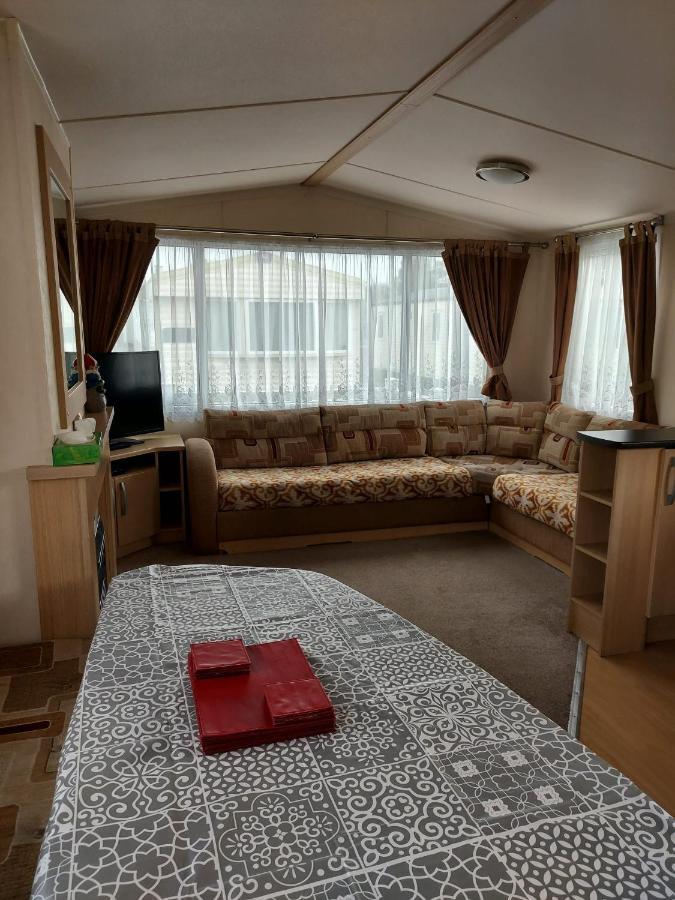 6 Berth Pet Friendly Caravan On Sandy Glade Berrow Екстериор снимка