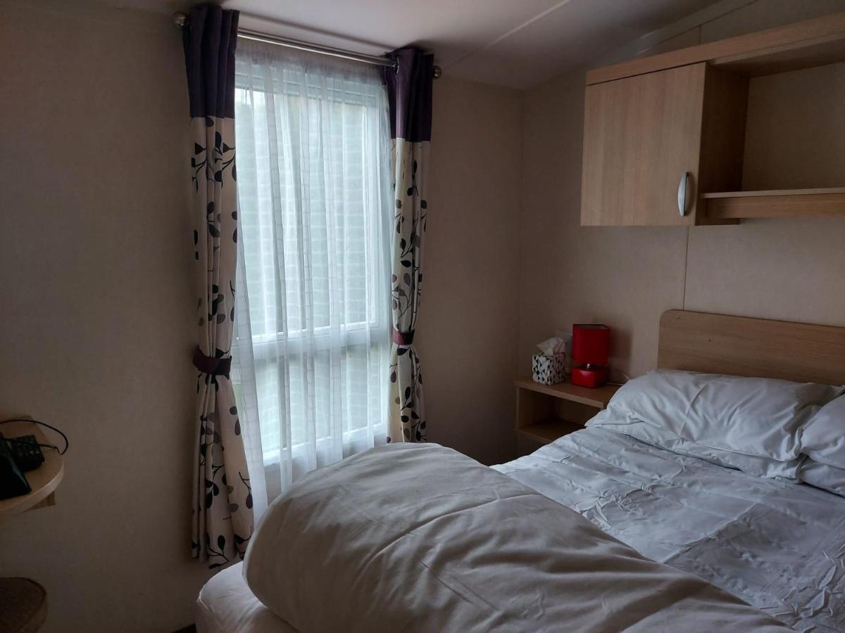 6 Berth Pet Friendly Caravan On Sandy Glade Berrow Екстериор снимка