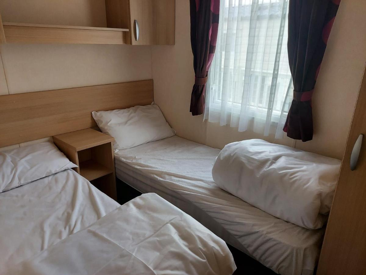 6 Berth Pet Friendly Caravan On Sandy Glade Berrow Екстериор снимка
